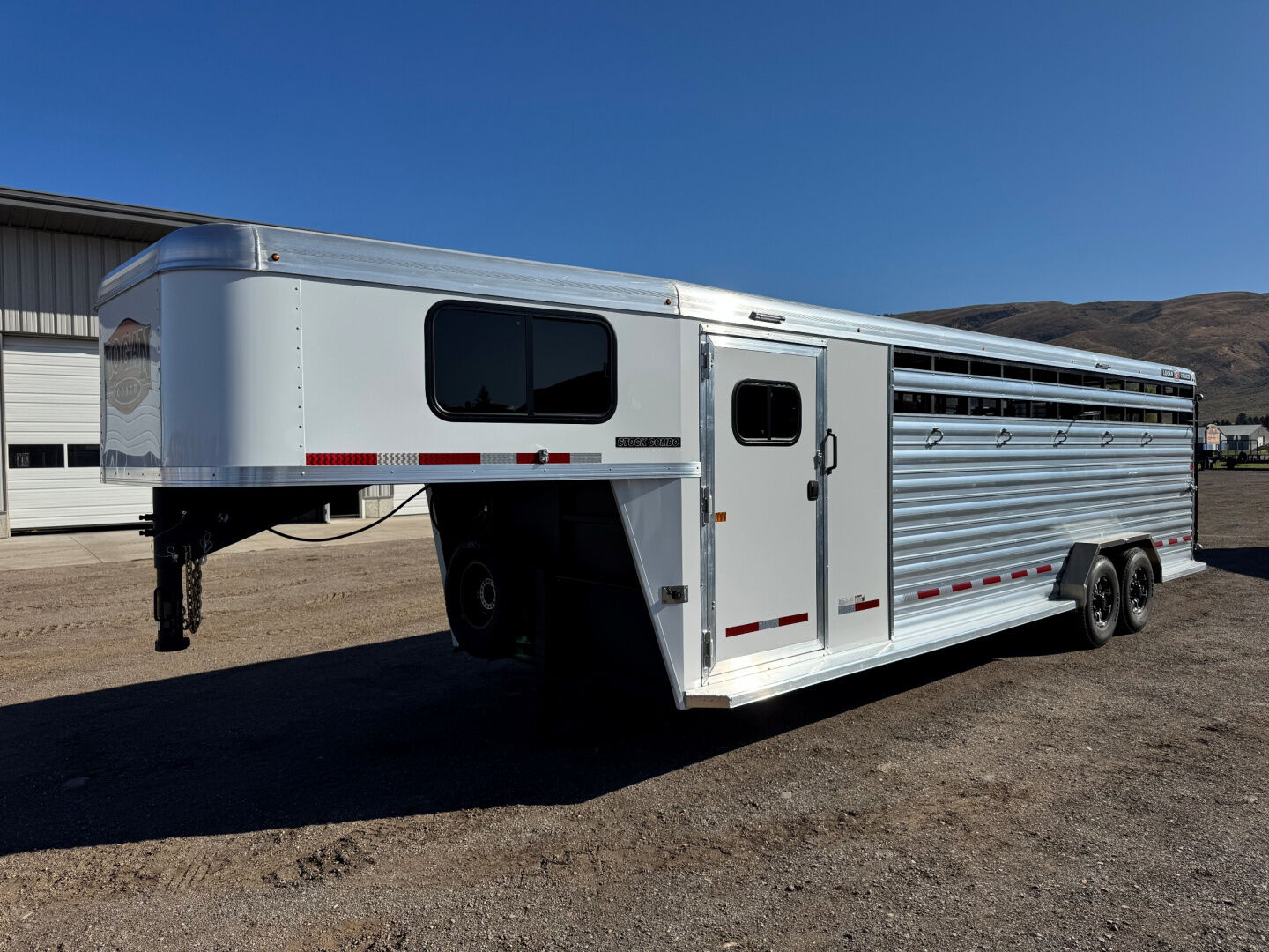 2026 Logan Coach 26' Stockman Combo-Dual Door