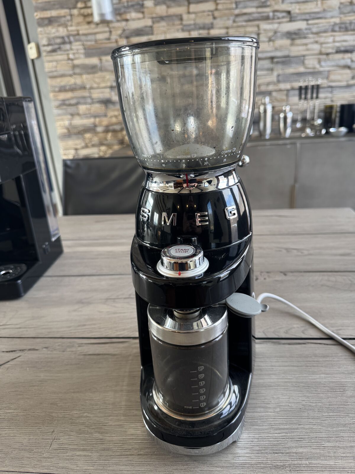 SMEG Conical Burr Coffee Grinder - Retro-Style Black