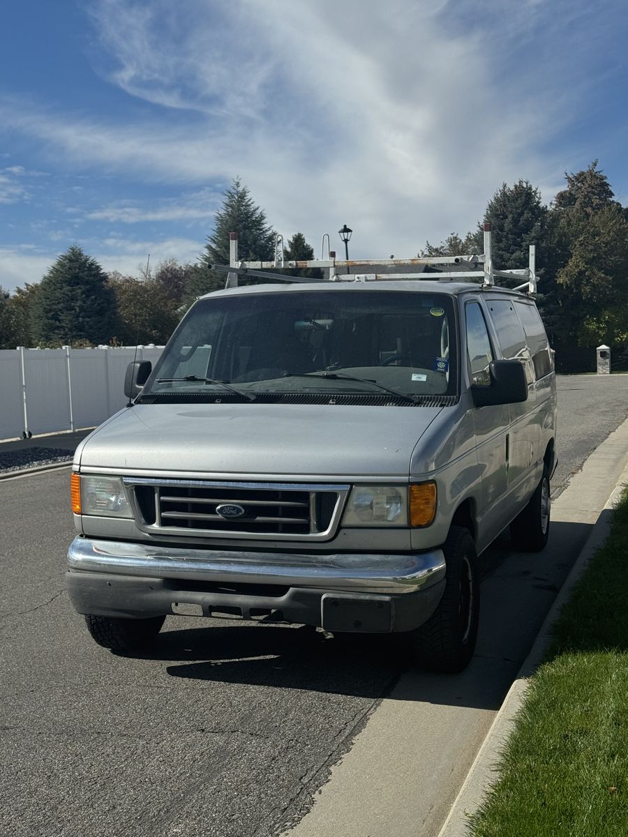 2006 Ford E-Series E-350 SD Chateau