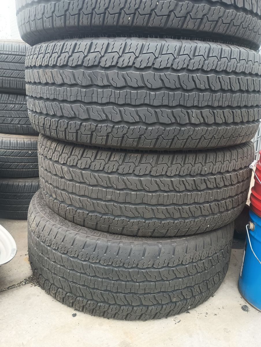 305/55R22 LT