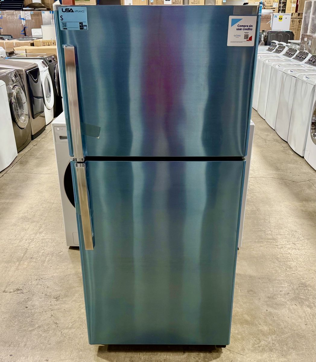 LARGE GE TOP FREEZER REFRIGERATOR WITH ICE MAKER