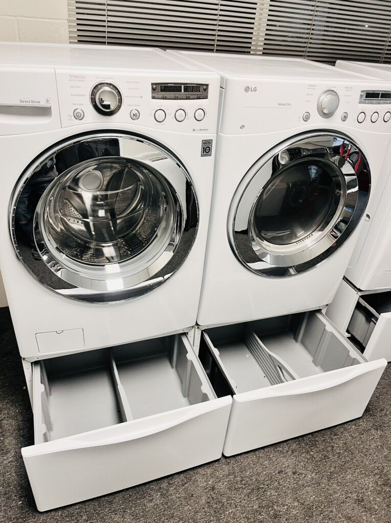 LG Washer AnD Dryer Set With PEdestals