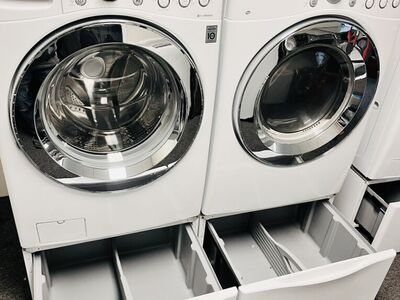 LG Washer AnD Dryer Set With PEdestals