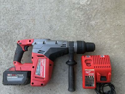 Milwaukee 2717-20 M18 FUEL 1-9/16" SDS Max Rotary Hammer with 12.0 battery