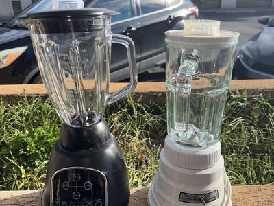 2 Kitchen Classic Waring and GE Blender
