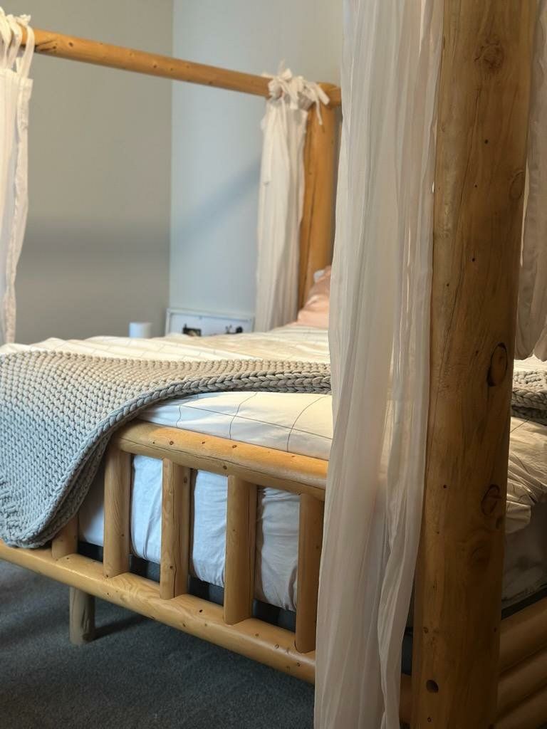 Log California King 4-Post Bed