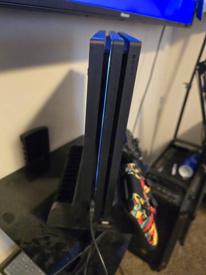 PlayStation 4 Pro (1TB) + 2 Controllers & 10 Games Bundle – Excellent Condition