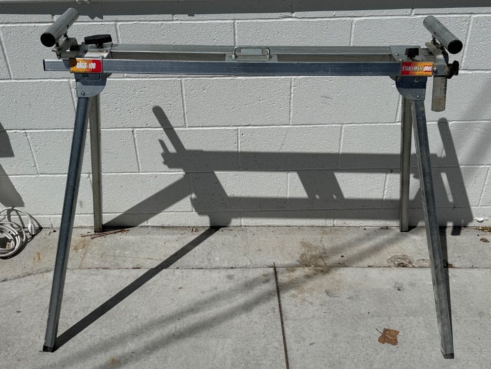 STABLEMATE PLUS-100 SILVER FOLDING SAW STAND