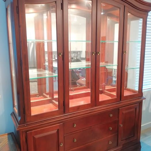 Vintage Lighted Thomasville China cabinet