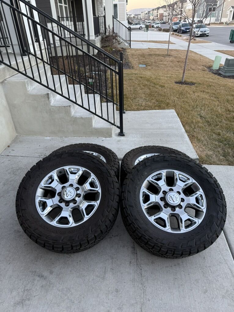 Dodge Ram 3500 Limited Rims and Tires 35/13.50R20