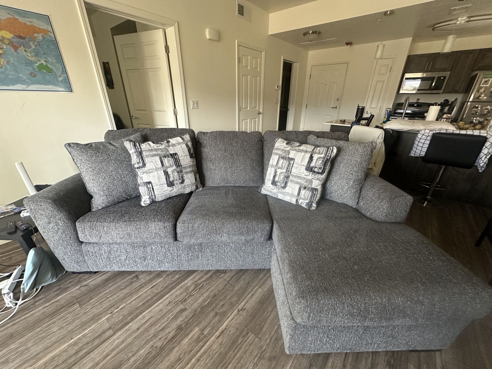 Spacious Gray Fabric Sectional Sofa with Reversible Chaise Lounge