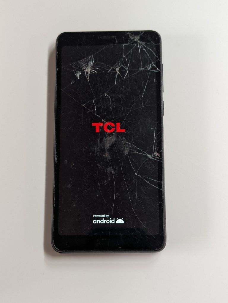 TCL 32GB Black AT&T / Tracfone - Cracked Screen