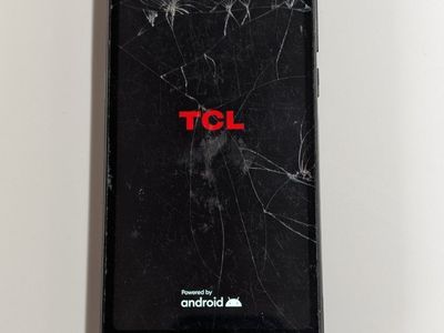 TCL 32GB Black AT&T / Tracfone - Cracked Screen