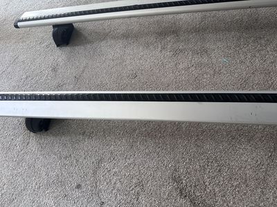 Subaru Outback Touring THULE Crossbar Roof Rack SOA567X020 $350 obo