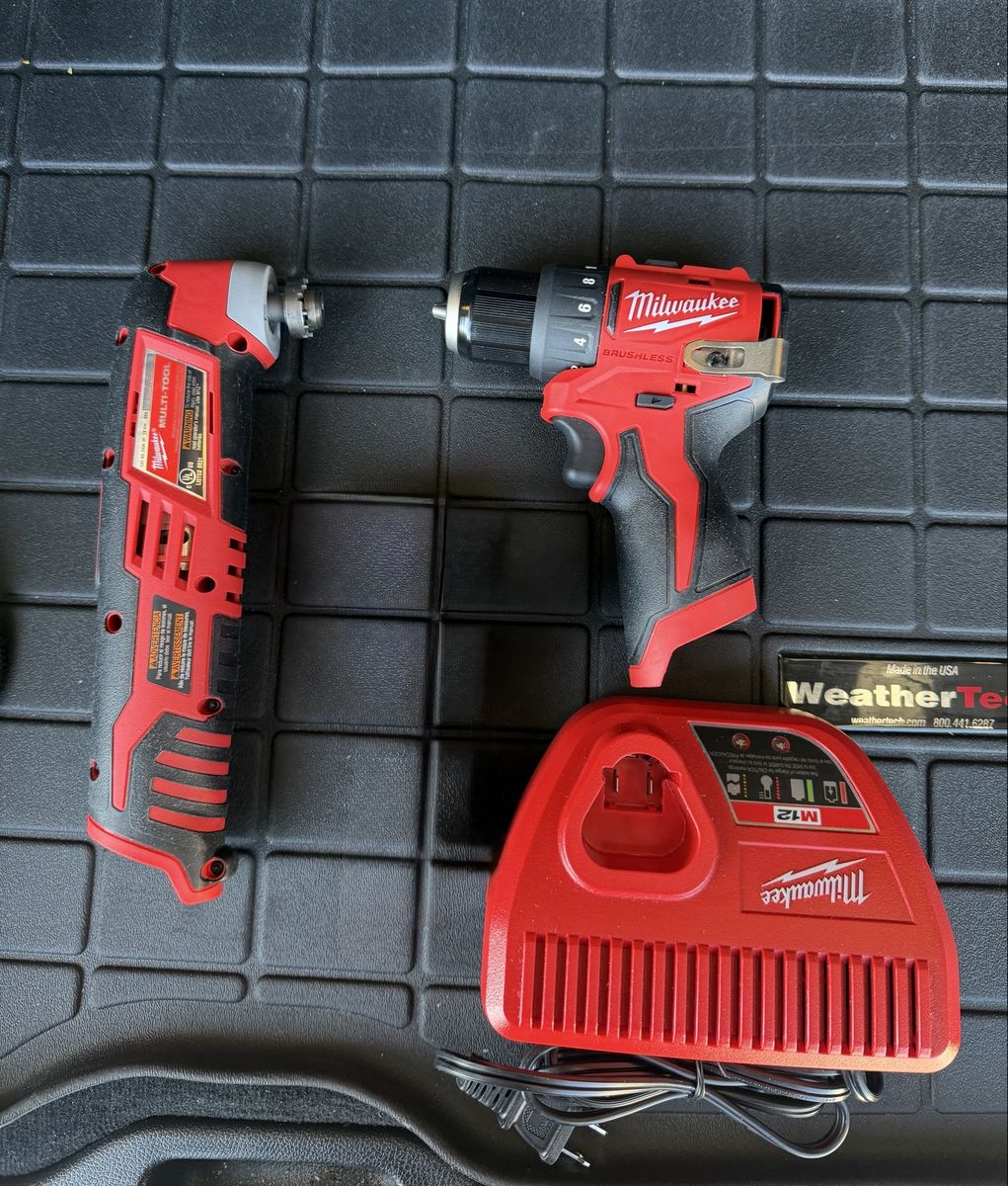 milwaukee drill driver and multi tool oscillating M12 charger