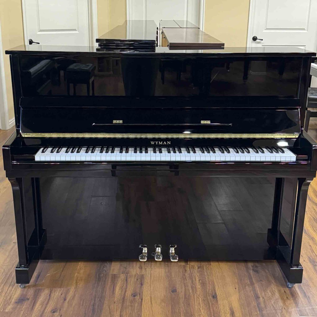 LIKE NEW UPRIGHT PIANO