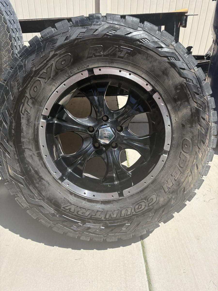 5x5.5 helo wheels - 35x12.50r18 open country tires