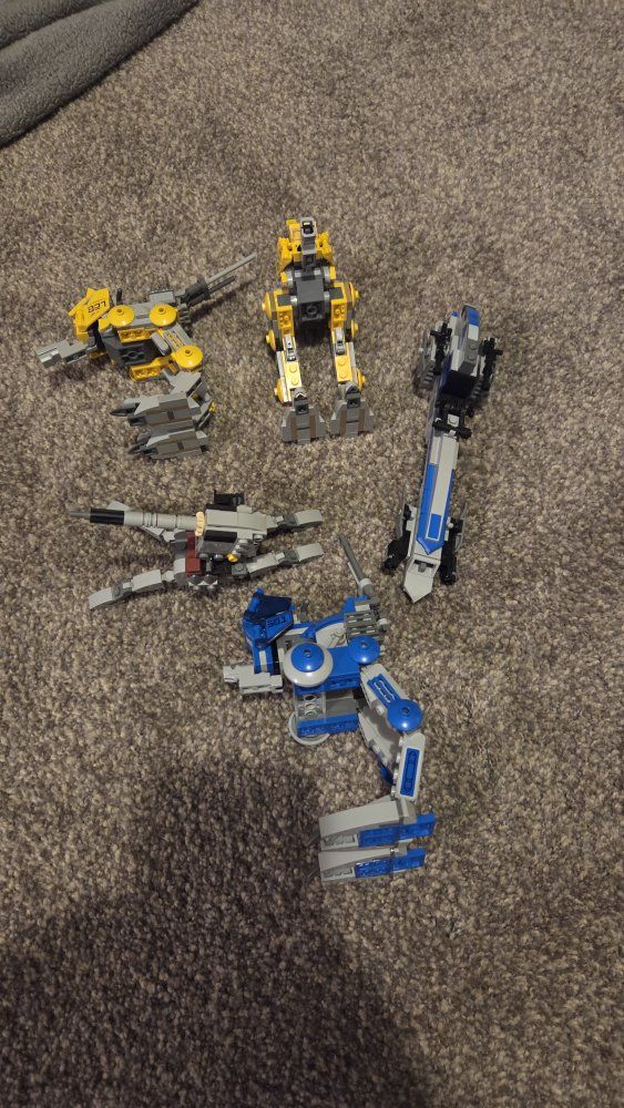 Assorted LEGO Star Wars Vehicle and Walker Builds Lot