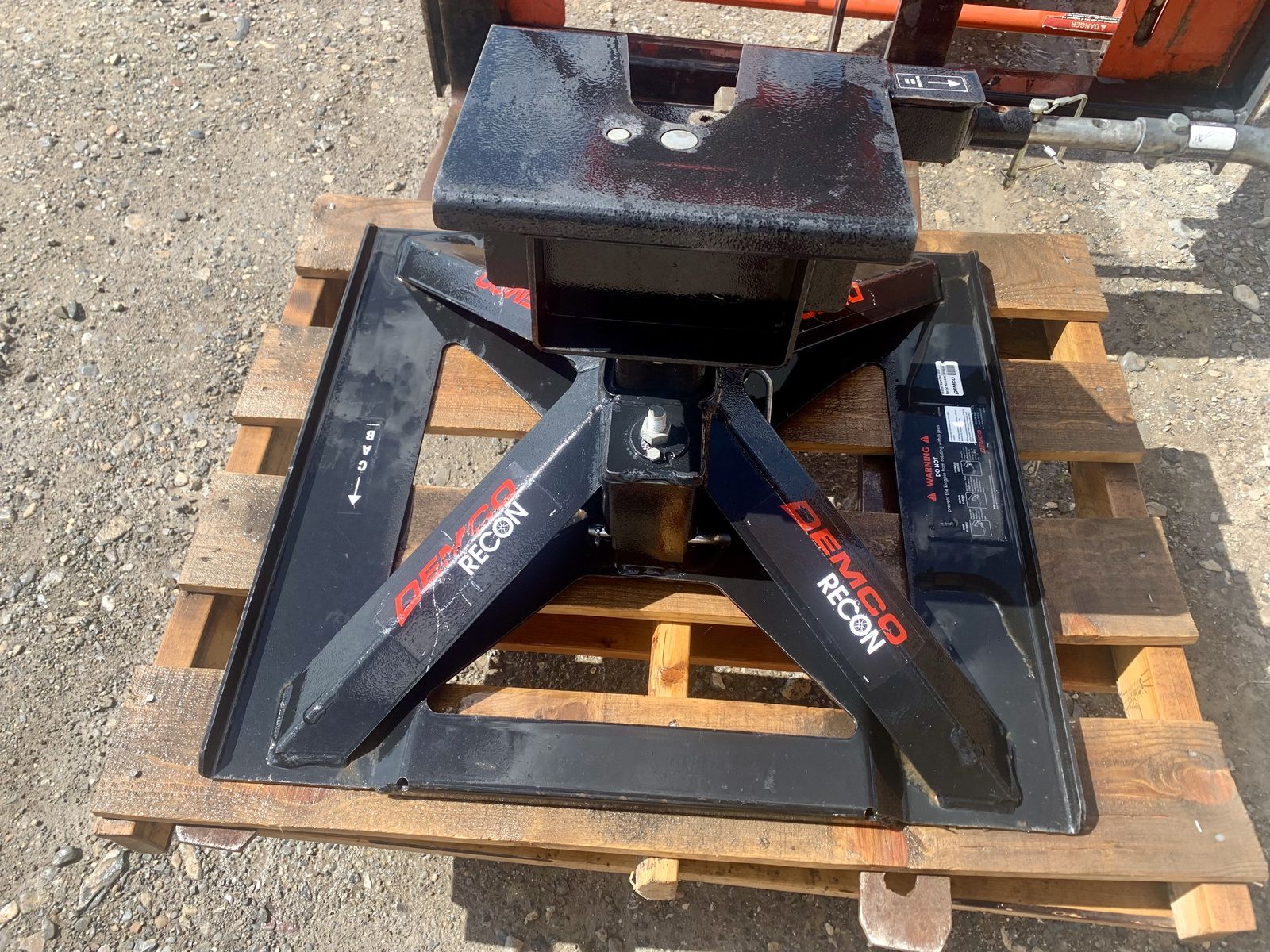 Demco 5th wheel hitch 2-5/16” ball