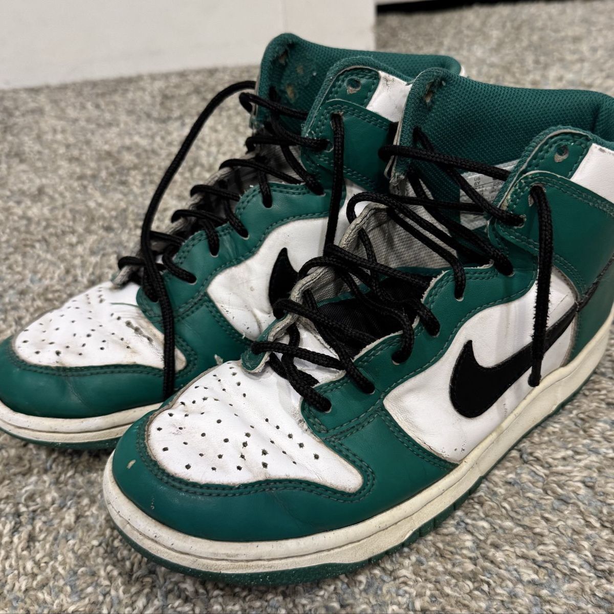 Nike Dunk Green and White Sneakers Size 6Y