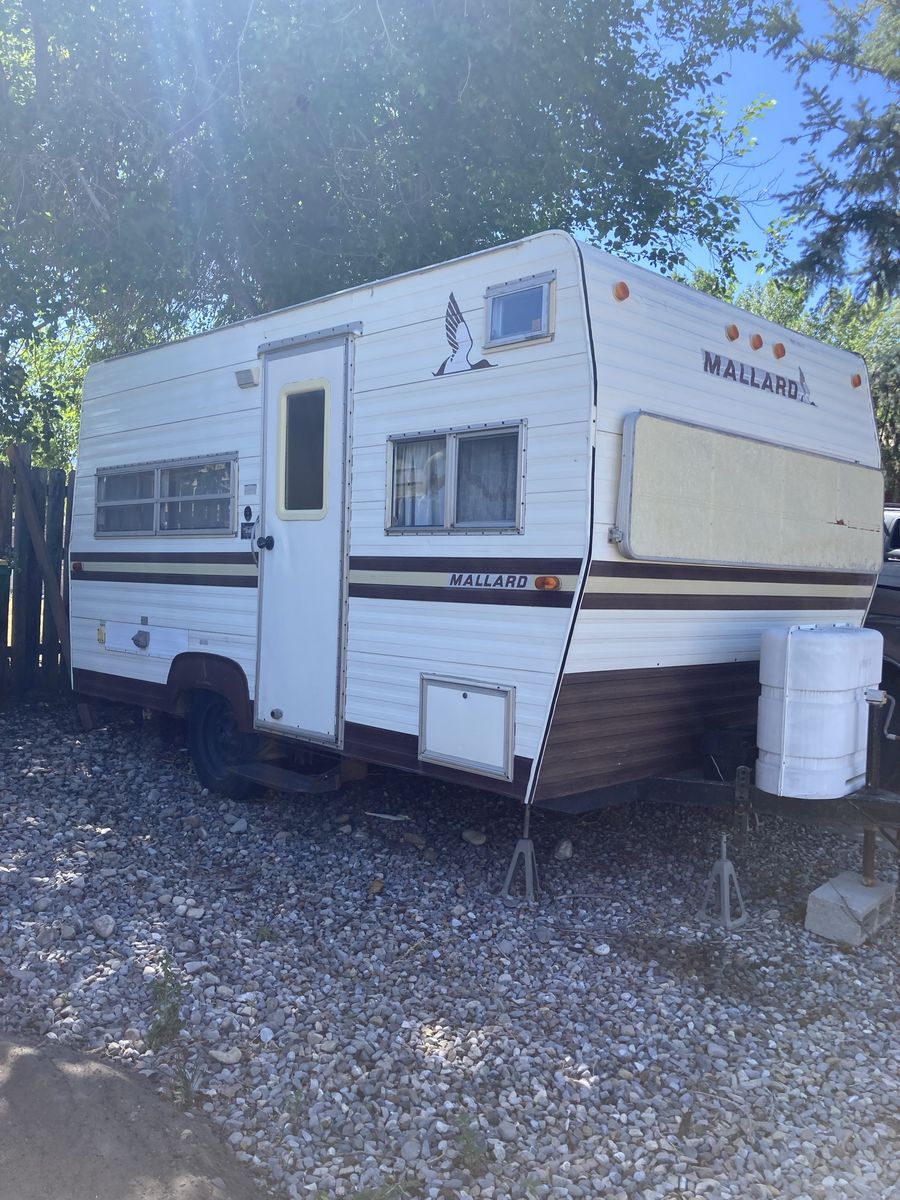 Camping trailer