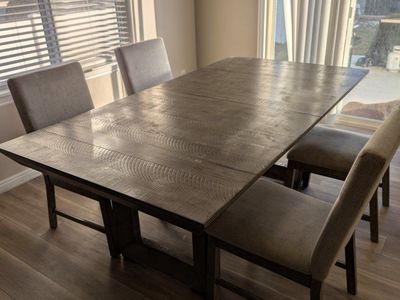 Dining table and chairs 80"x42"