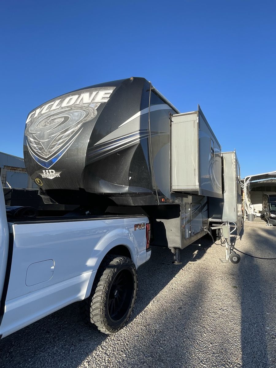 2016 Heartland Cyclone 4113 Toy Hauler – 13’ Garag