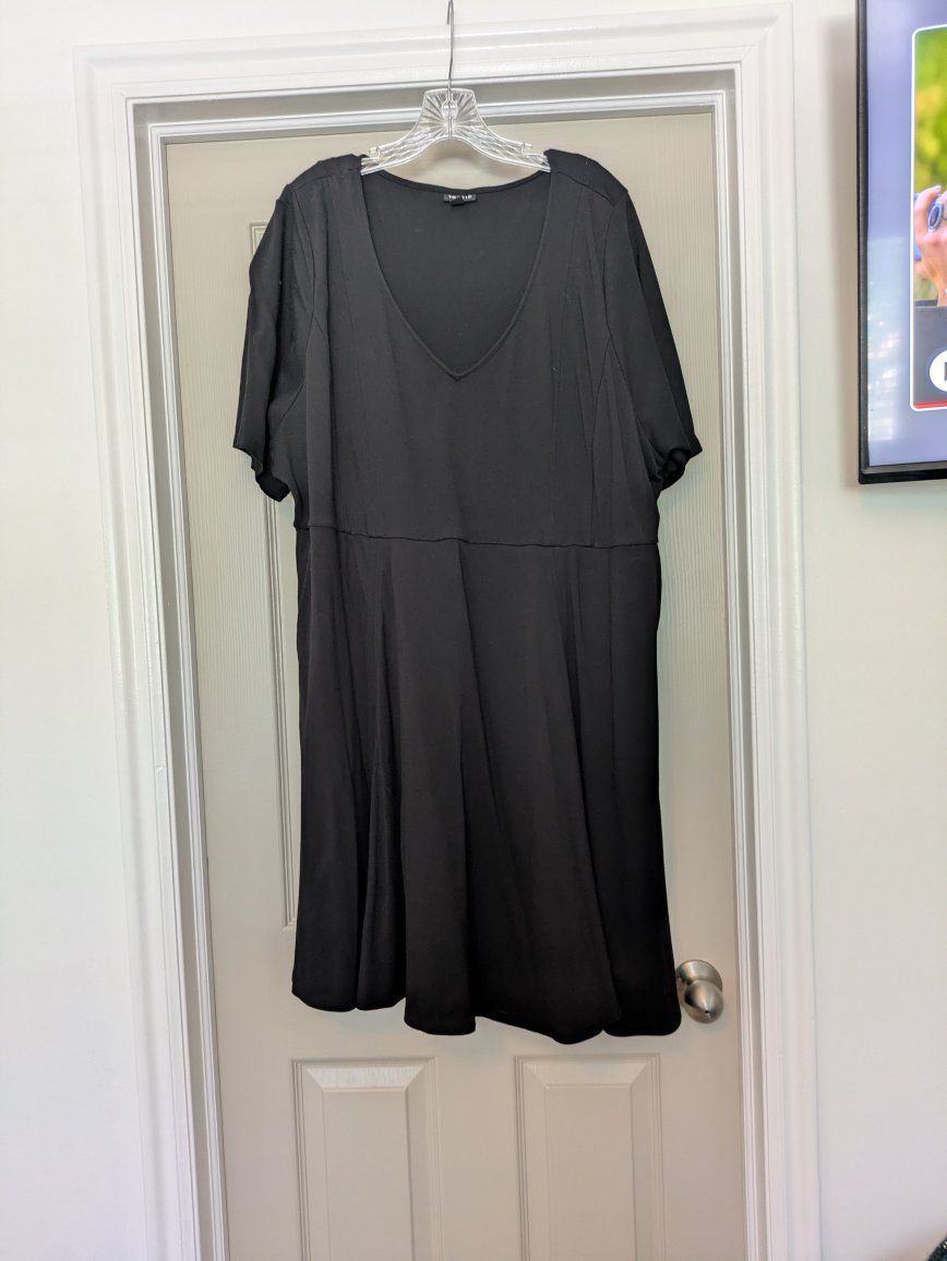 Torrid Black V-Neck Short Sleeve Plus Size Swing Dress