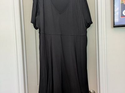 Torrid Black V-Neck Short Sleeve Plus Size Swing Dress