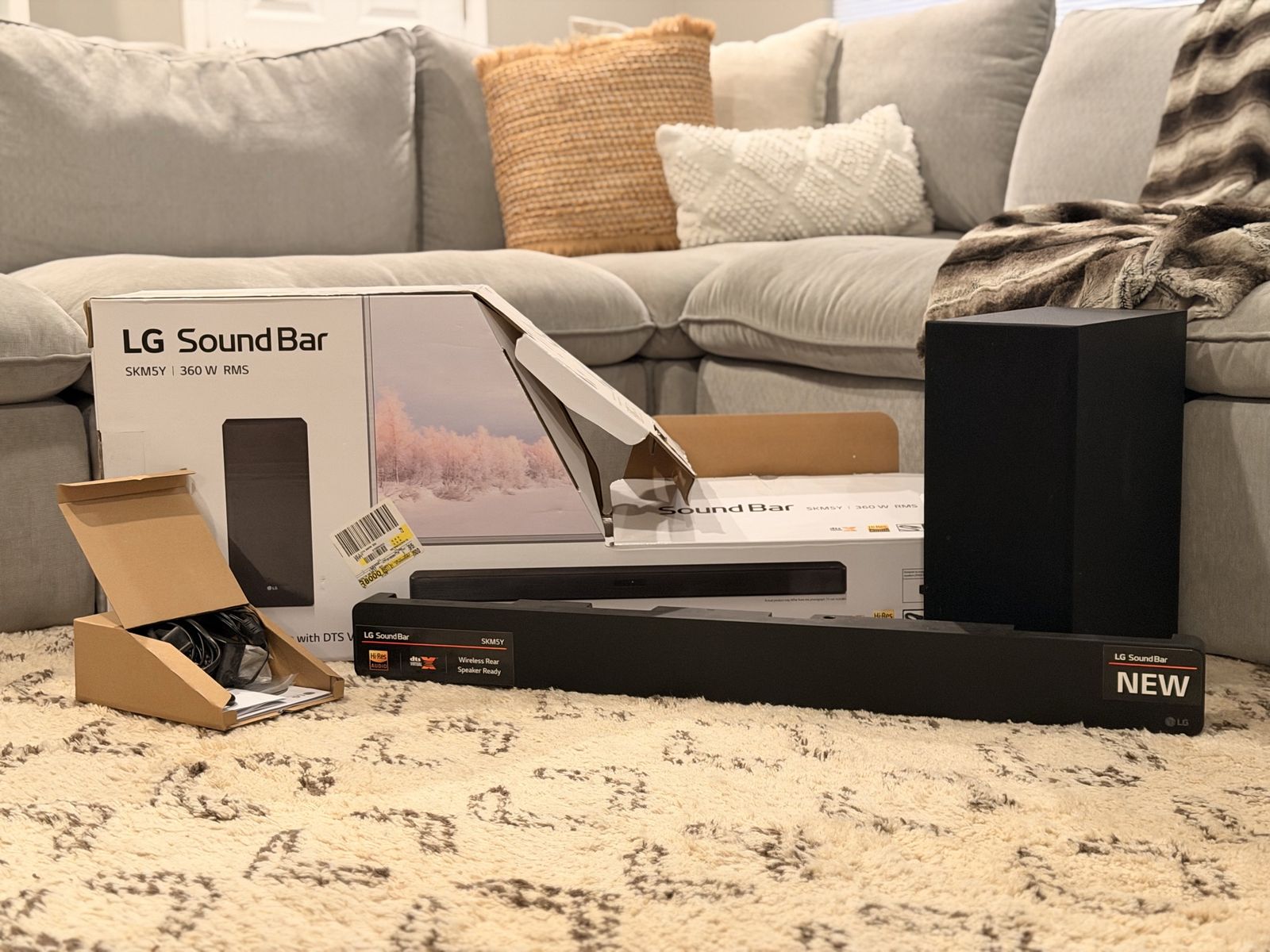 LIKE NEW LG SKM5Y Bluetooth Soundbar & Wireless Subwoofer Combo – DTS Virtual:X – Bluetooth