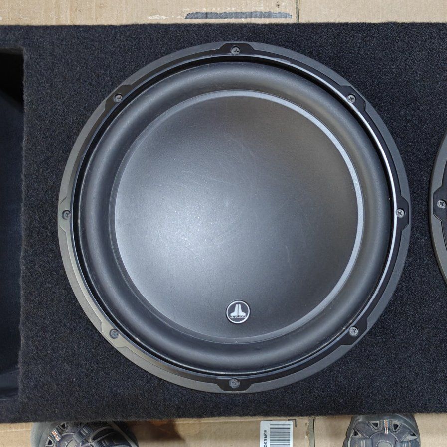 2x JL Audio 12W3v3-4 26Hz ported box + 1500W amp