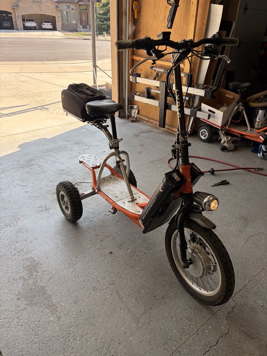 Lyric RNG3RX Scooter. In great shape.