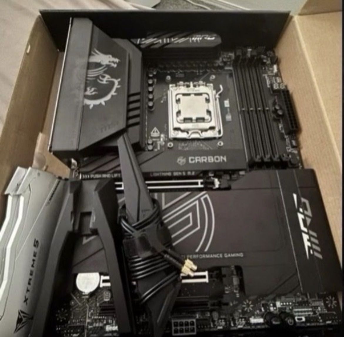Ryzen 7 9800X3D + MSI X870E Carbon WiFi + 32GB DDR5 Combo