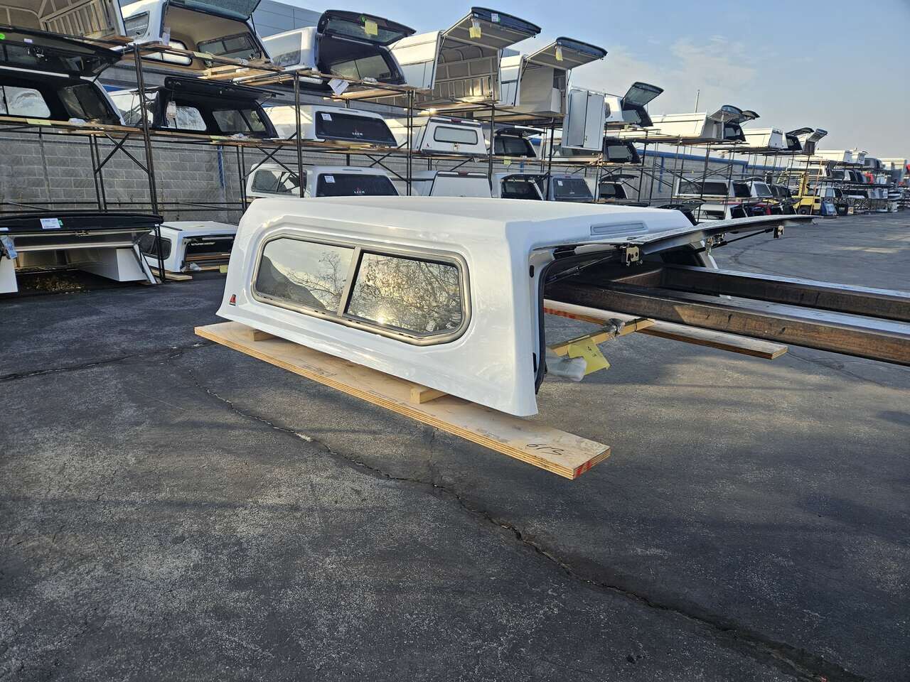 LEER 100XR SHELL! 4TH GEN TACOMA 2024+ 5FT BED WHITE!