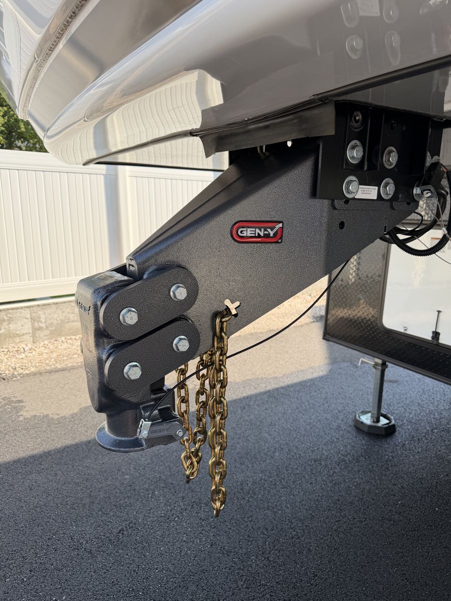 GEN-Y Executive Fifth wheel to Gooseneck Torsion Flex Hitch
