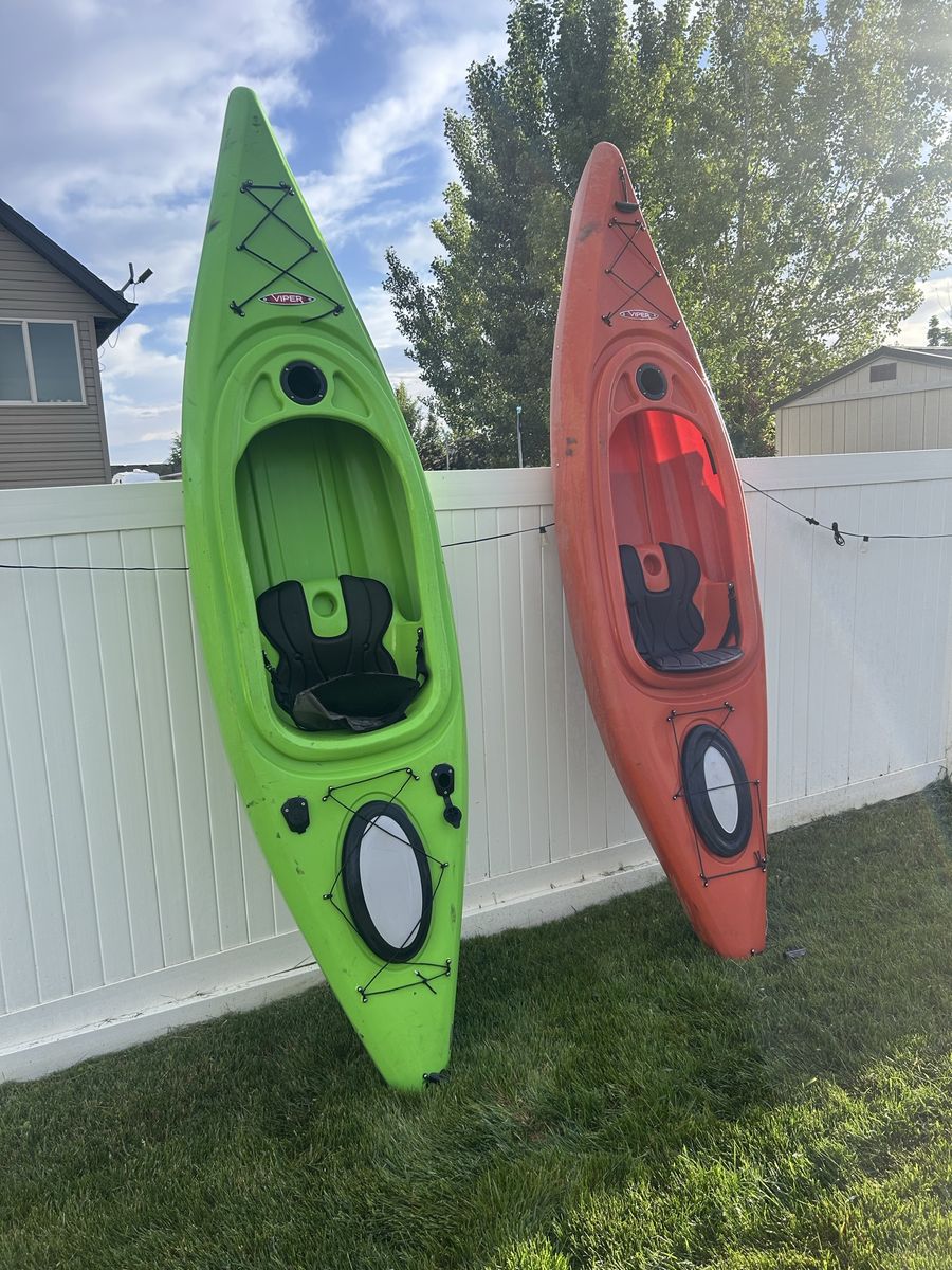 Perception Swifty 9.5 & Viper 9.5 Kayaks - Orange & Green, w/ Paddles
