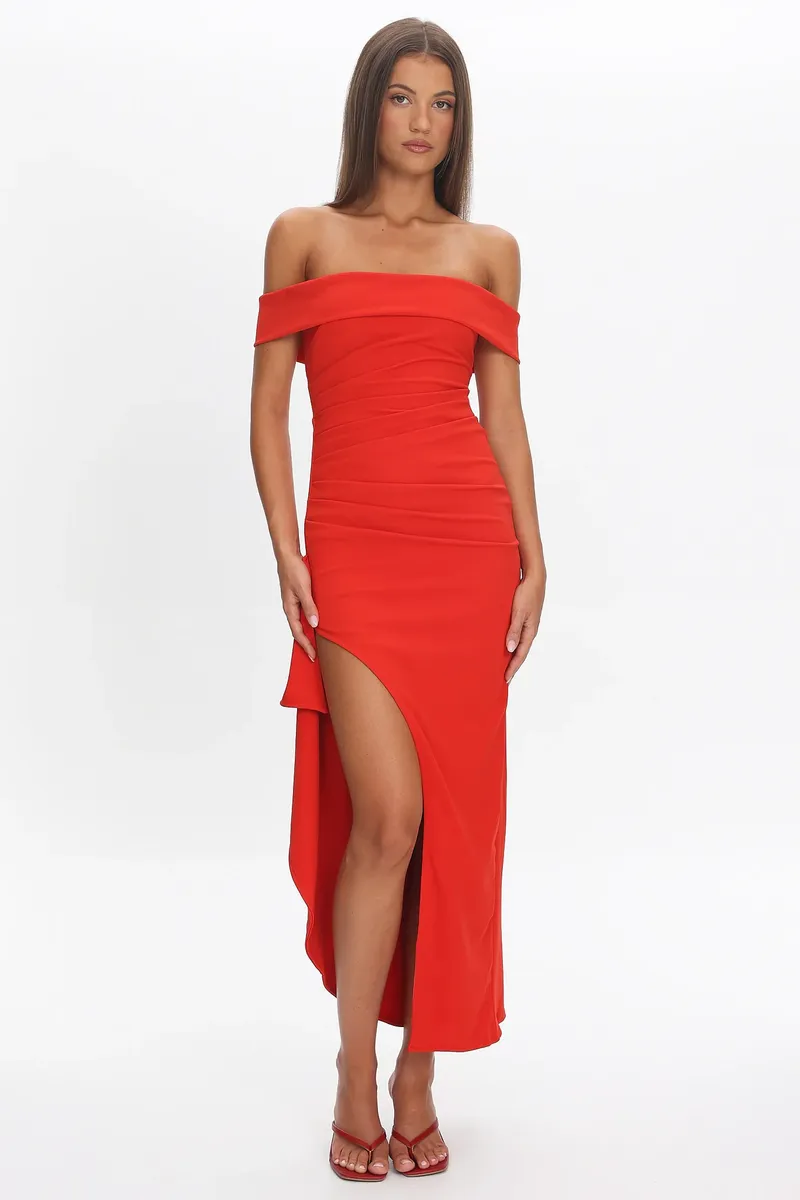 Stunning Red Prom Dress (BRAND NEW) Size Medium