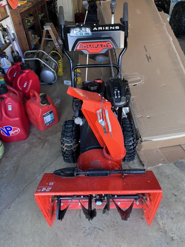 Ariens 24 Compact snow Blower