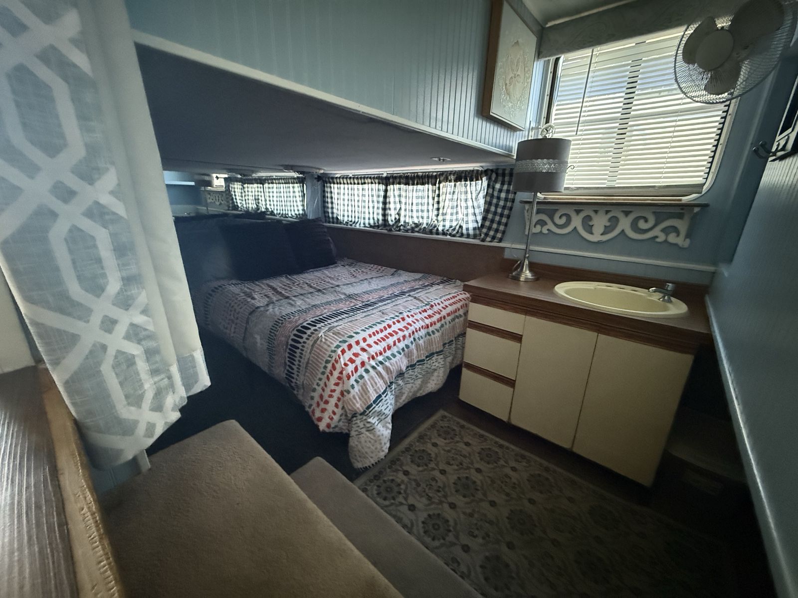 Main image 6