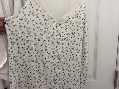Torrid Cotton Modal Lace Trim V-Neck Cami - Soft Ditsy Floral Whisper White Size 2 (18/20)