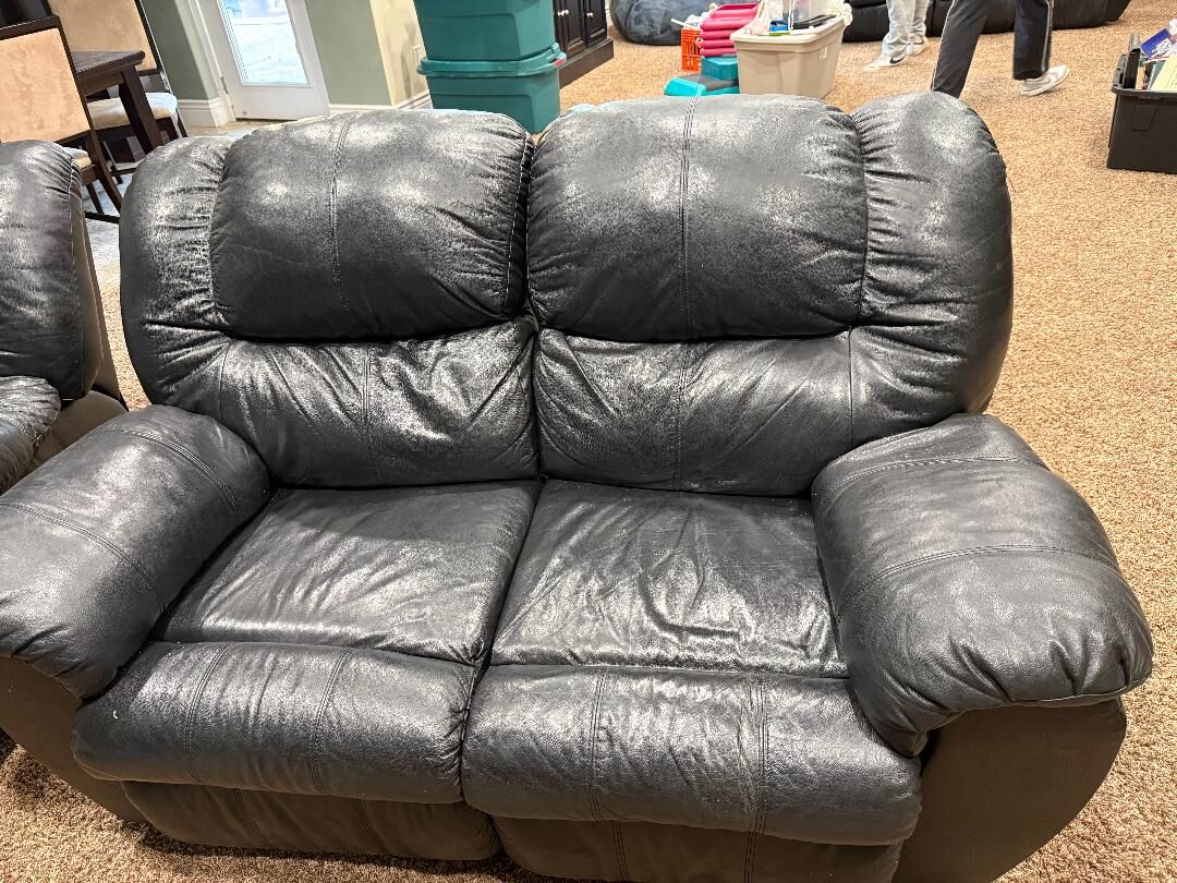Free and comfortable Leather Love Seat