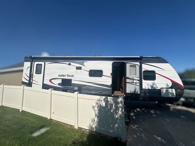 2015 Aspen Trail 2810BHS - Upgraded & Family Ready