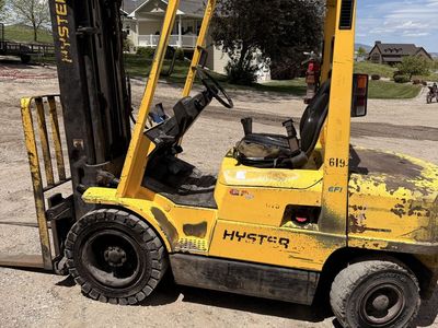 Hyster H55XM Forklift - 5,500 lb Capacity, 15ft 3-Stage Mast, EFI Gasoline, Runs Good