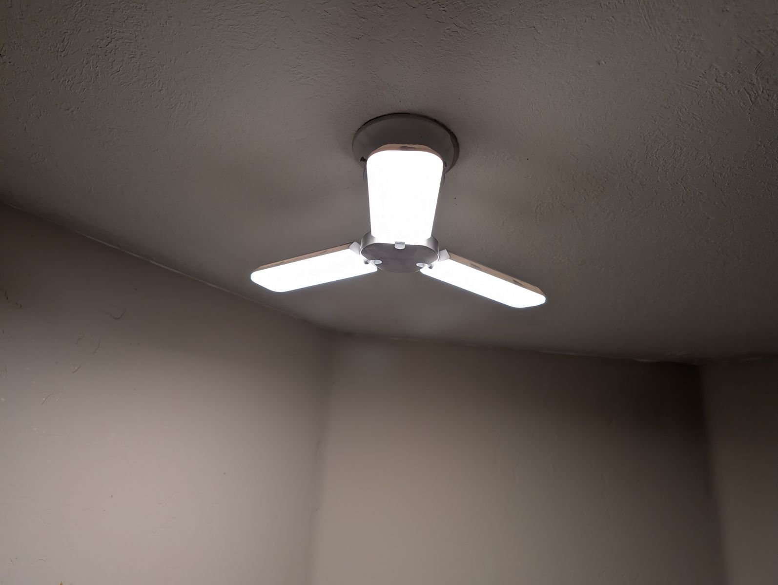 High Lumen Output Multi-Directional Light