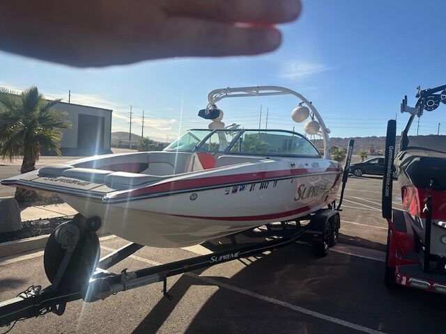 2014 Supreme V226 Surf Boat