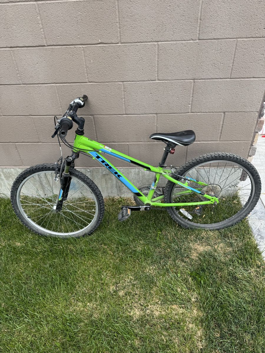 Trek MT 60 20" Wheel Kids' Mountain Bike - Green/Blue, Used