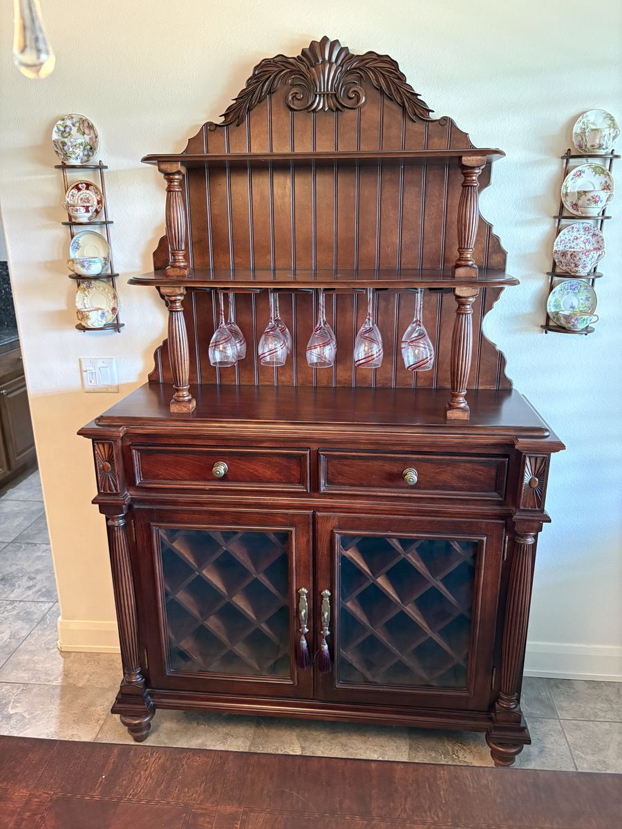 Beautiful Mahogany Cabinet Hutch and Wine Rack