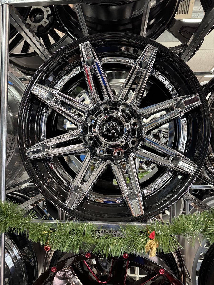 Fuel Krawler 22x10 Chrome w/ Gloss black lip Wheel -18mm Offset 6x139.7 lug Pattern. Brand new set of 4 wheels
