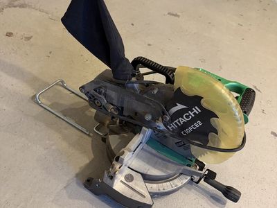 Hitachi 10” Compound Miter Saw - C10FCE2