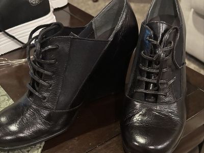 Aerosols shoes. For women. All new. Several pairs.